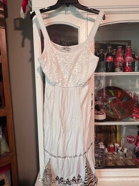 raya sun White Crochet Maxi Dress with Embroidered Hem